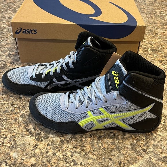 NIB ASICS Mat Control 3 Men’s wrestling sneakers / shoes Size 7 - Picture 3 of 9